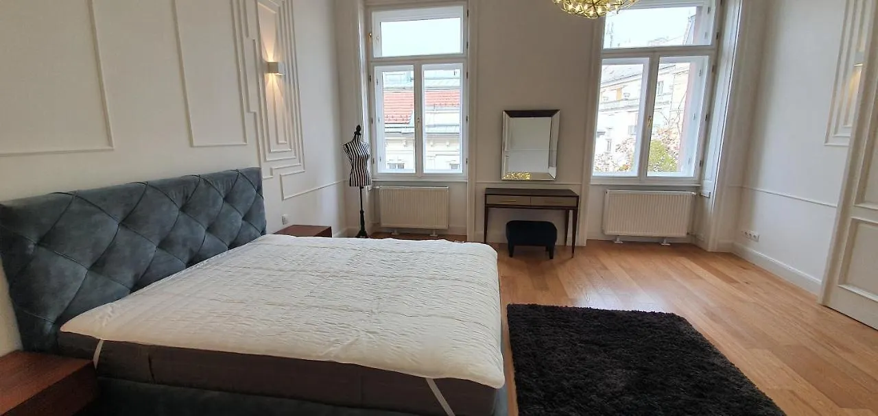 Walking Street Luxurious Huge Apartment Budapest Hungary