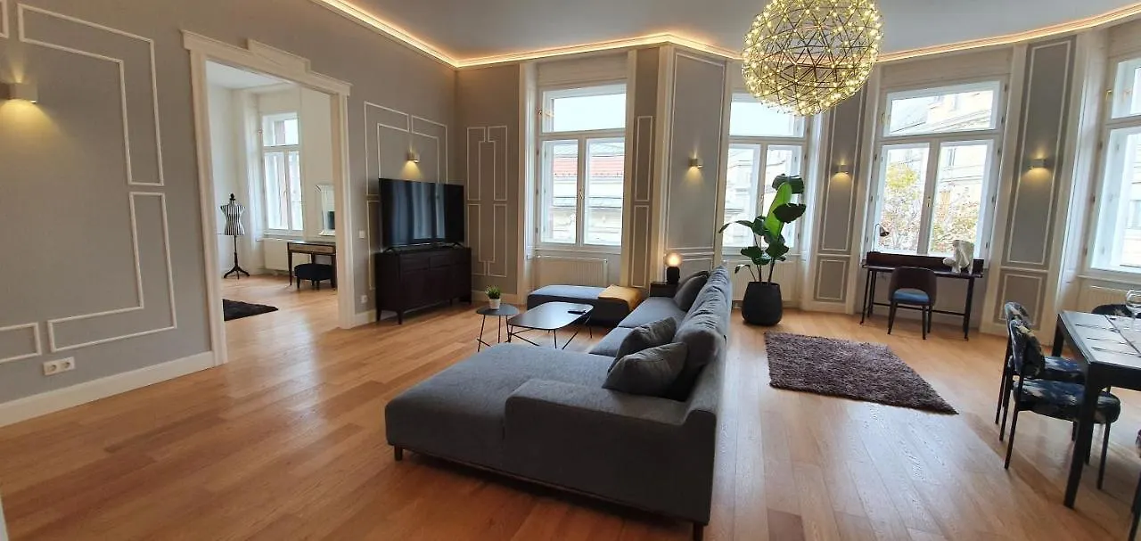 Walking Street Luxurious Huge Apartment Budapest