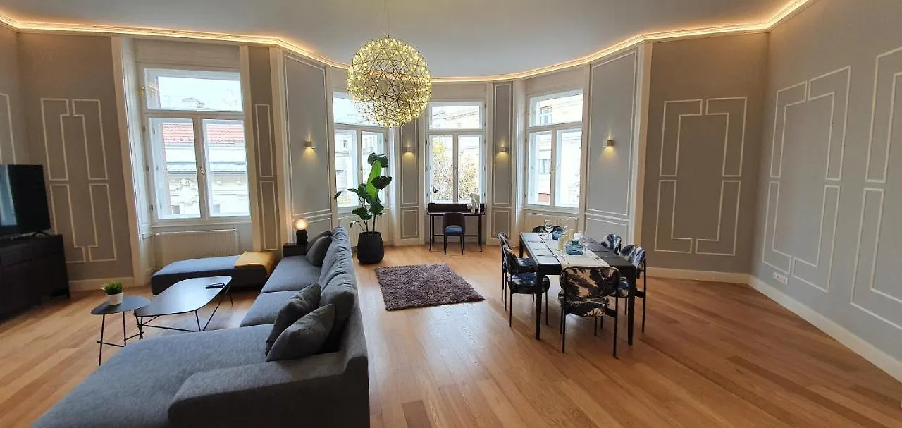 Walking Street Luxurious Huge Apartment Budapest