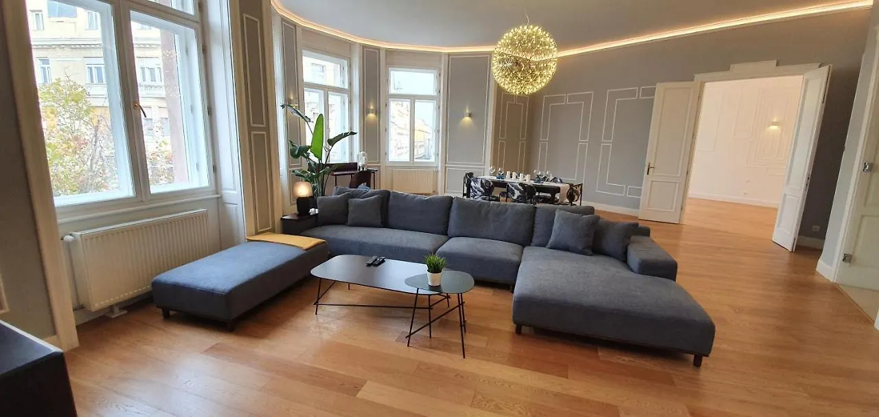Walking Street Luxurious Huge Apartment Budapest