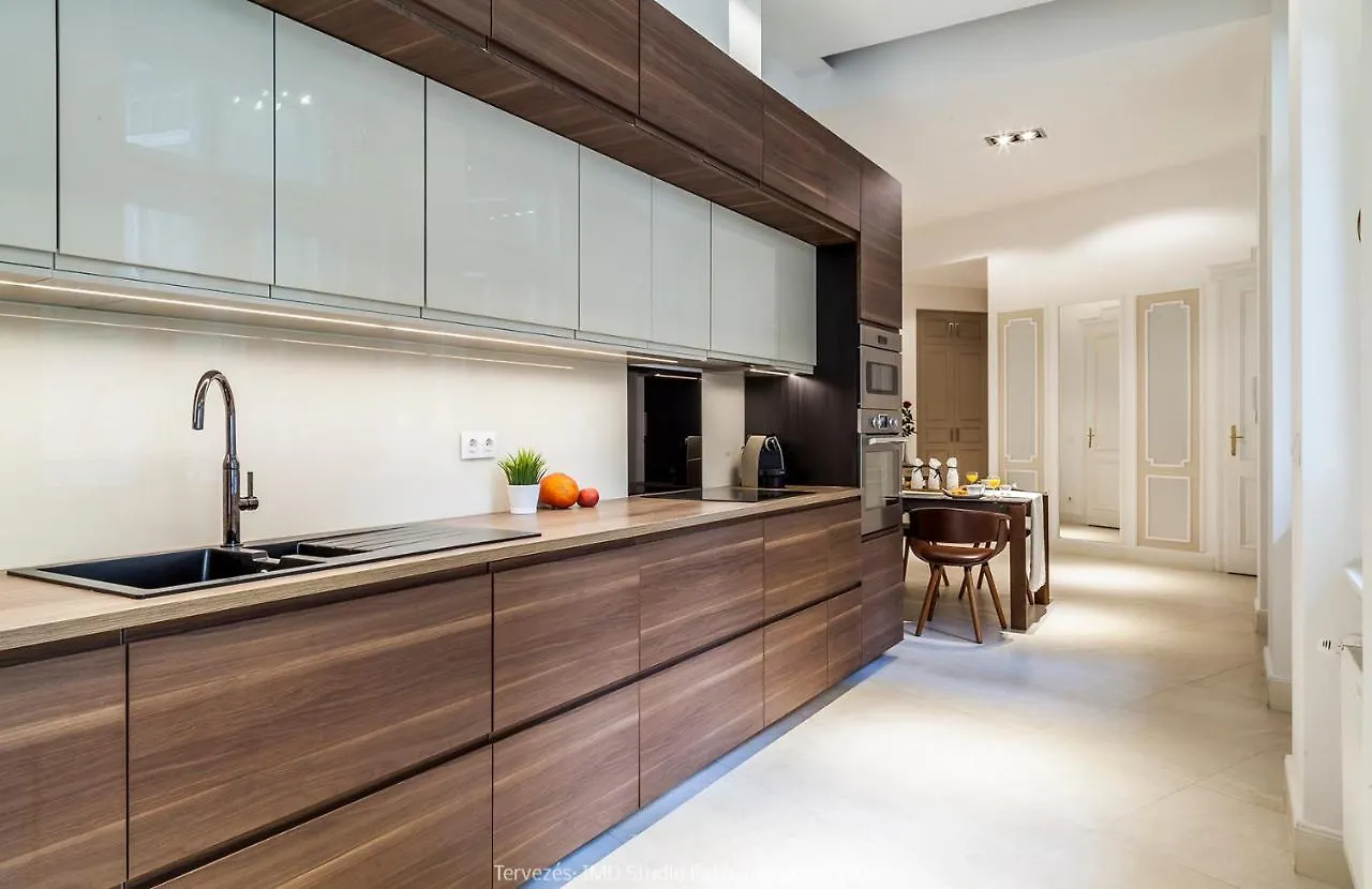 Walking Street Luxurious Huge Apartment Budapest