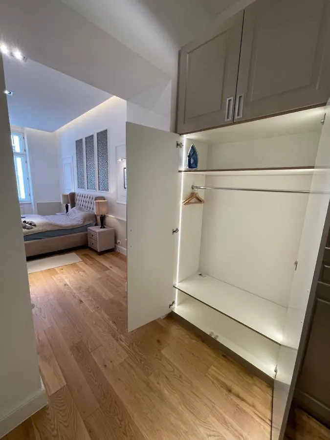 Walking Street Luxurious Huge Apartment Budapest
