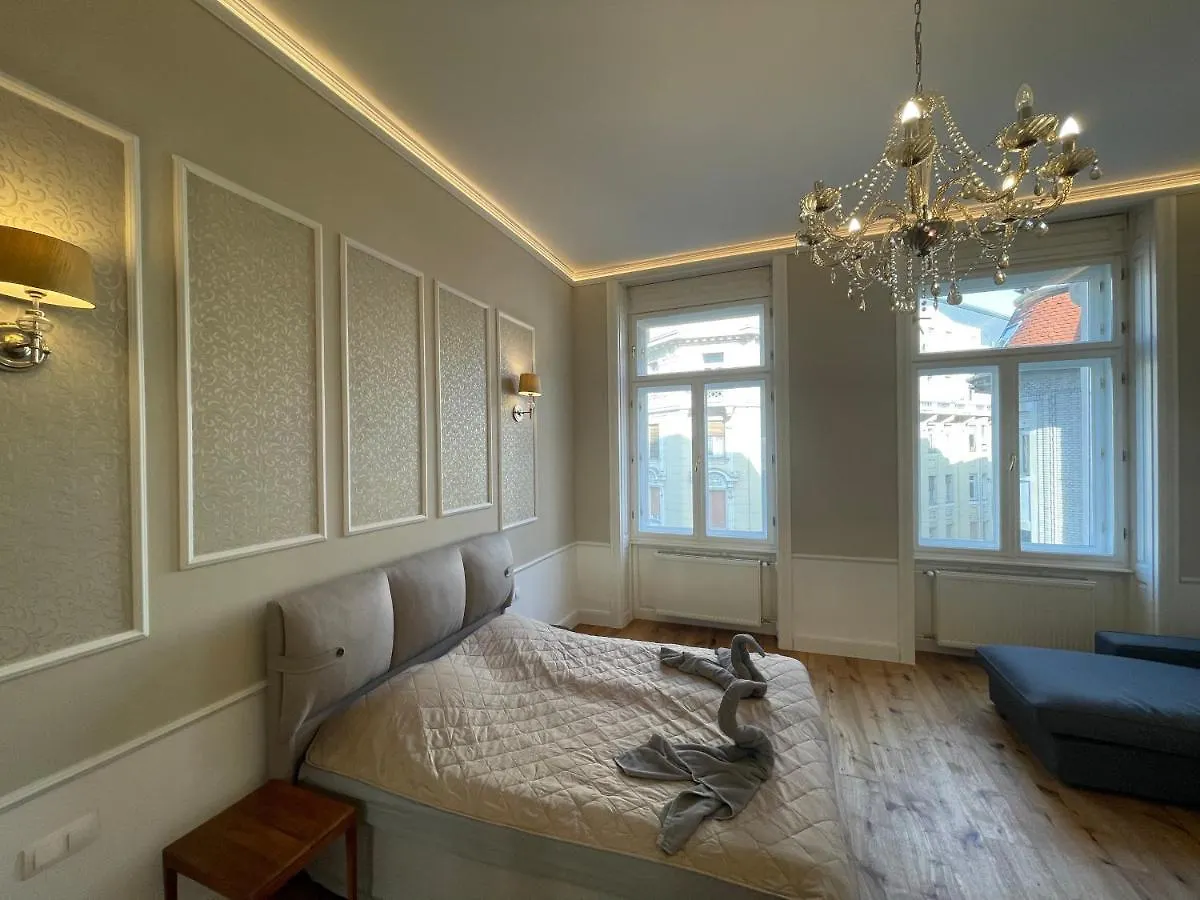 Walking Street Luxurious Huge Apartment Budapest Hungary