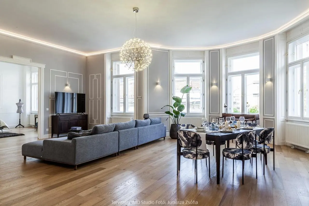 Walking Street Luxurious Huge Apartment Budapest