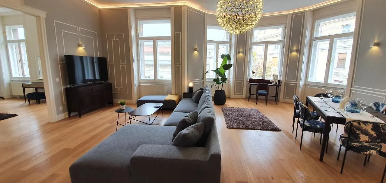 Walking Street Luxurious Huge Apartment Budapest
