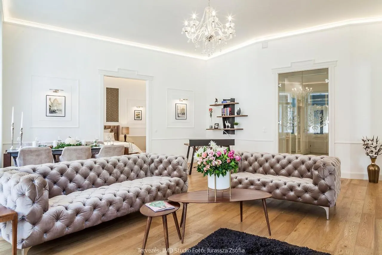 Walking Street Luxurious Huge Apartment Budapest