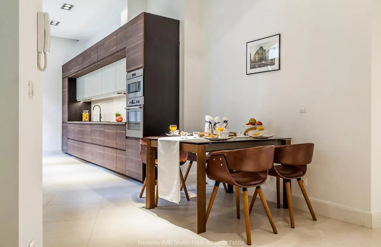 Walking Street Luxurious Huge Apartment Budapest