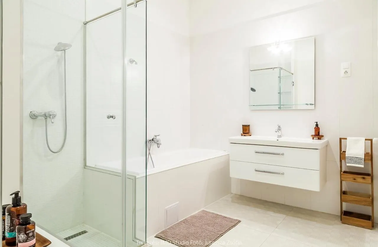 Walking Street Luxurious Huge Apartment Budapest