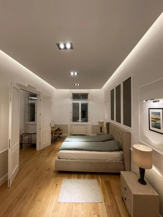 Walking Street Luxurious Huge Apartment Budapest
